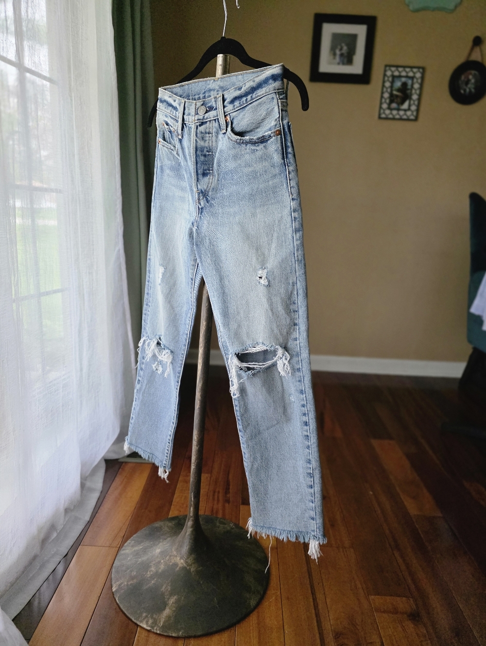 Levis 501 Cigarette Jeans Womens 24 00 Button Fly Rigid Frayed Cropped Ankle - Picture 2 of 15